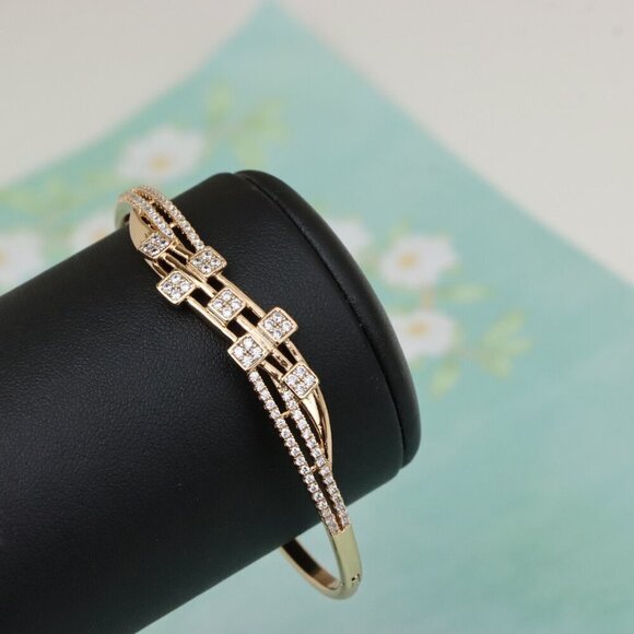 Elegant Rose Gold Bangle with Dazzling Square Crystal Detailing, XPBL0516 - Picture 7 of 12